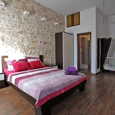 Holiday home Charmantes Haus In Mit Grill Und Terrasse