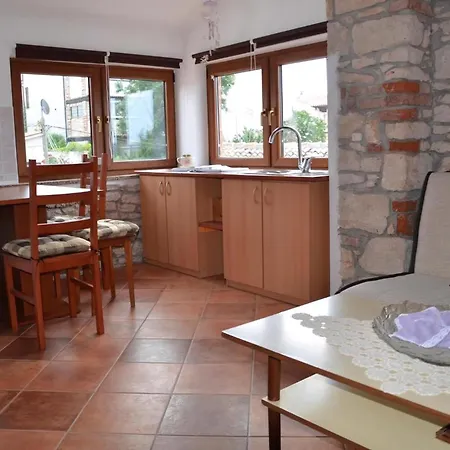 Charmantes Haus In Mit Grill Und Terrasse Medulin
