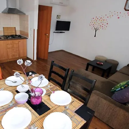Holiday home Charmantes Haus In Mit Grill Und Terrasse