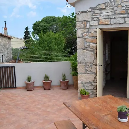 Holiday home Charmantes Haus In Mit Grill Und Terrasse